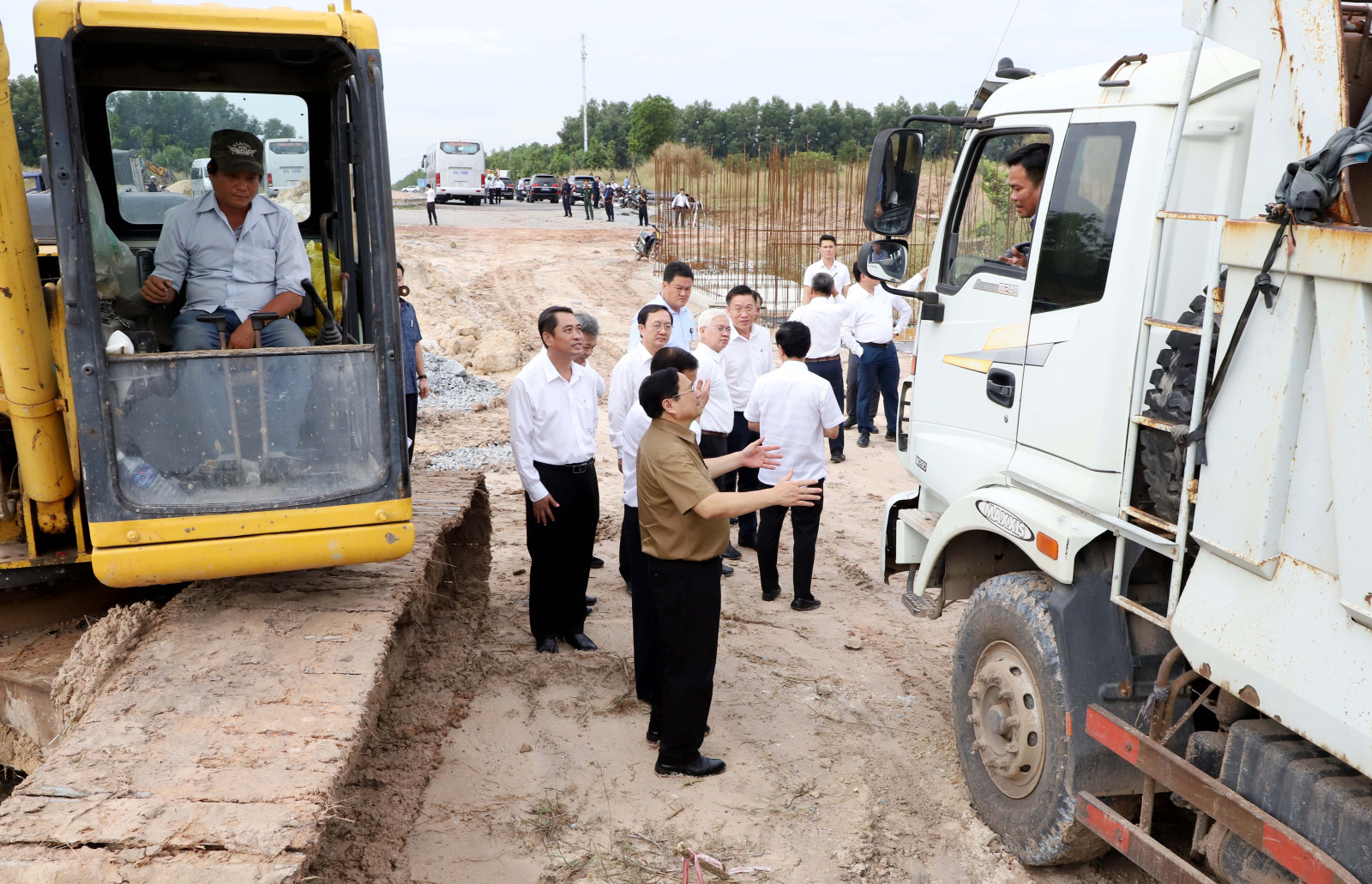 Thủ tướng Chính phủ Phạm Minh Chính và đoàn công tác khảo sát dự án đường Bắc Tân Uyên – Phú Giáo – Bàu Bàng.